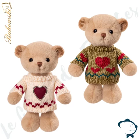 Peluche ours My Sweetheart Bukowski 18 cm avec pull en maille à motif cœur, disponible en coloris olive et écru.